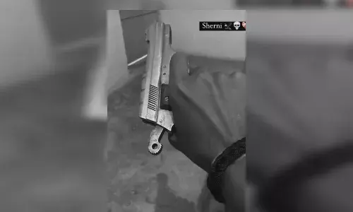 नाबालिग को हाथ में पिस्टल लेकर सोशल मीडिया पर  फोटो अपलोड करना पड़ा महंगा, गिरफ्तार