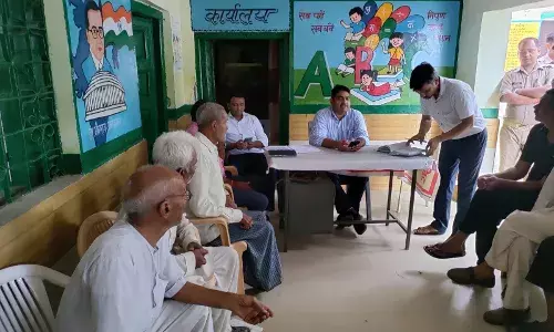 एसडीएम खेरागढ़ ने गांव की समस्याओं को लेकर ग्रामीणों के साथ की खुली बैठक