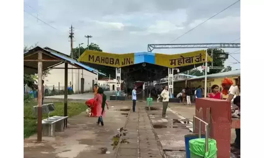 सपेरों ने चंबल एक्सप्रेस के जनरल कोच में छोड़ दिए चार सांप