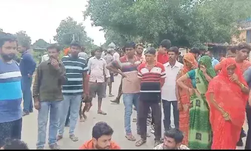 दोस्तों के साथ निकले युवक की कुएं में मिली लाश, नाराज परिजनों ने चार जिलों का रास्ता रोका