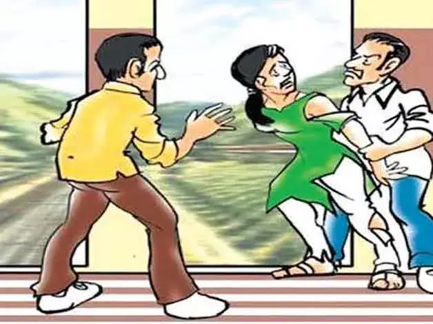 ग्वालियर में घर से कॉलेज तक छात्रा करती है मनचले से सामना