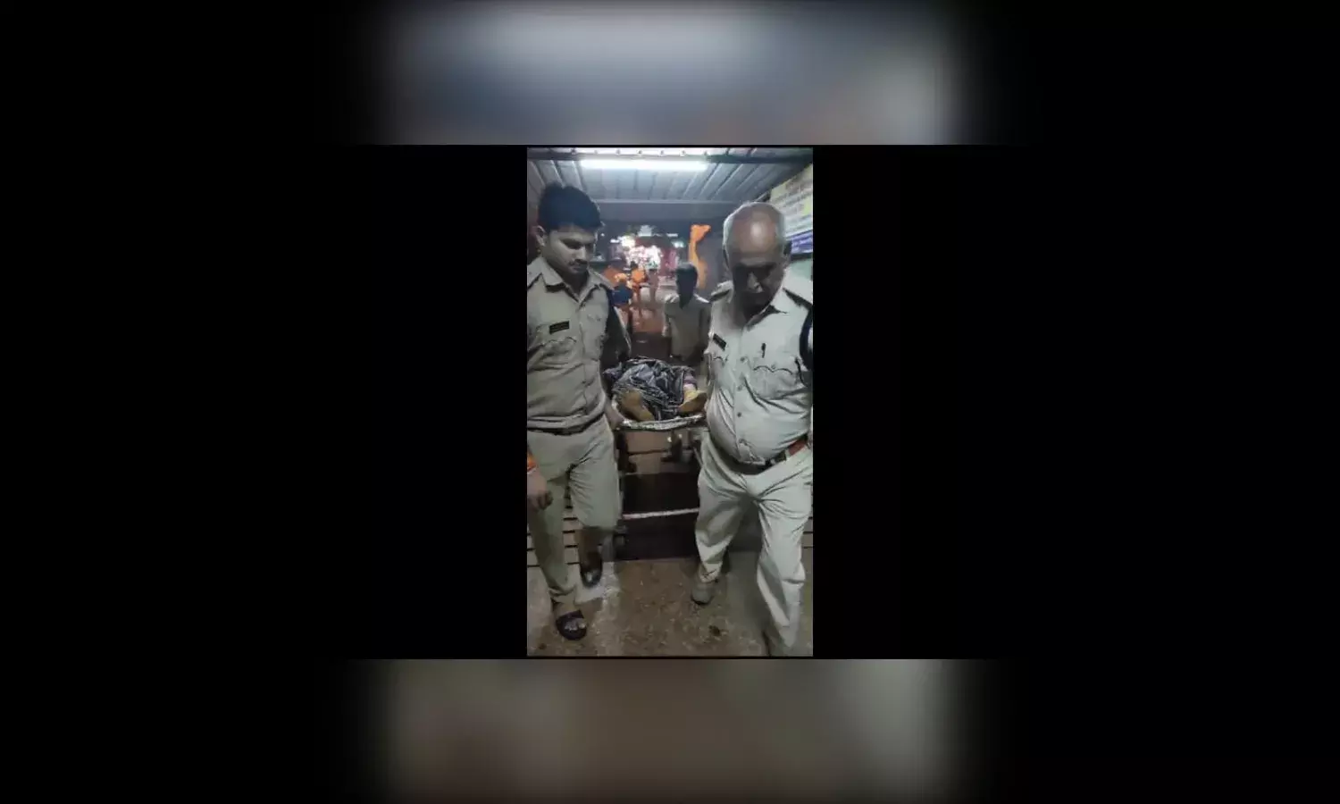 ग्वालियर-झाँसी हाईवे पर ट्रेक्टर ट्राली पलटने से 14 लोग घायल, स्थानीय लोगों की मदद से पुलिस ने पहुंचाया अस्पताल