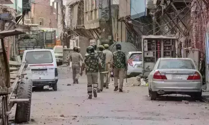 सतारा में दो समुदाय के बीच भड़की हिंसा, पथराव-आगजनी, एक की मौत, 7 घायल