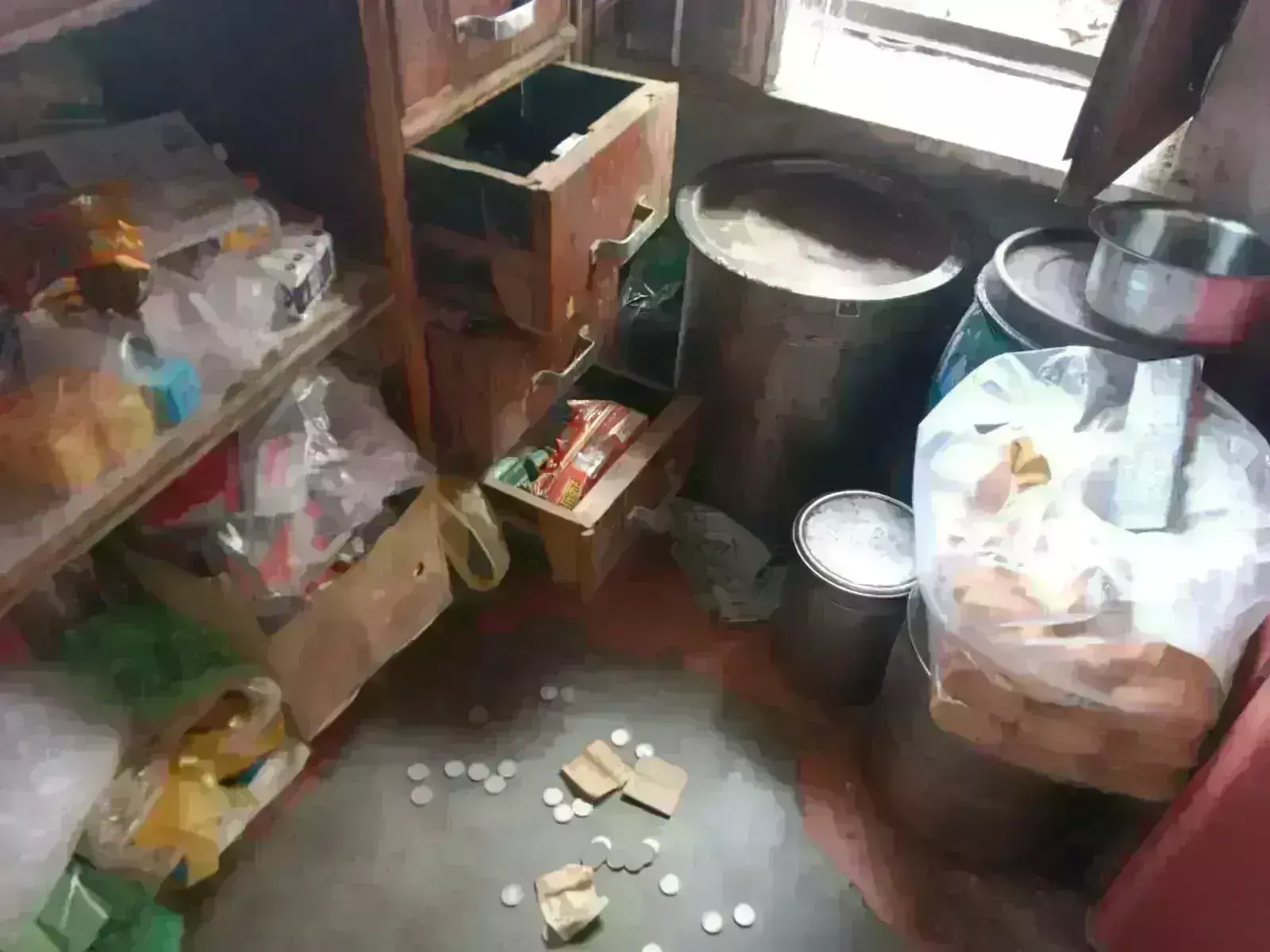 परिवार को बंधक बनाकर चोर उड़ा ले गए 20 हज़ार नगदी और कीमती सामान