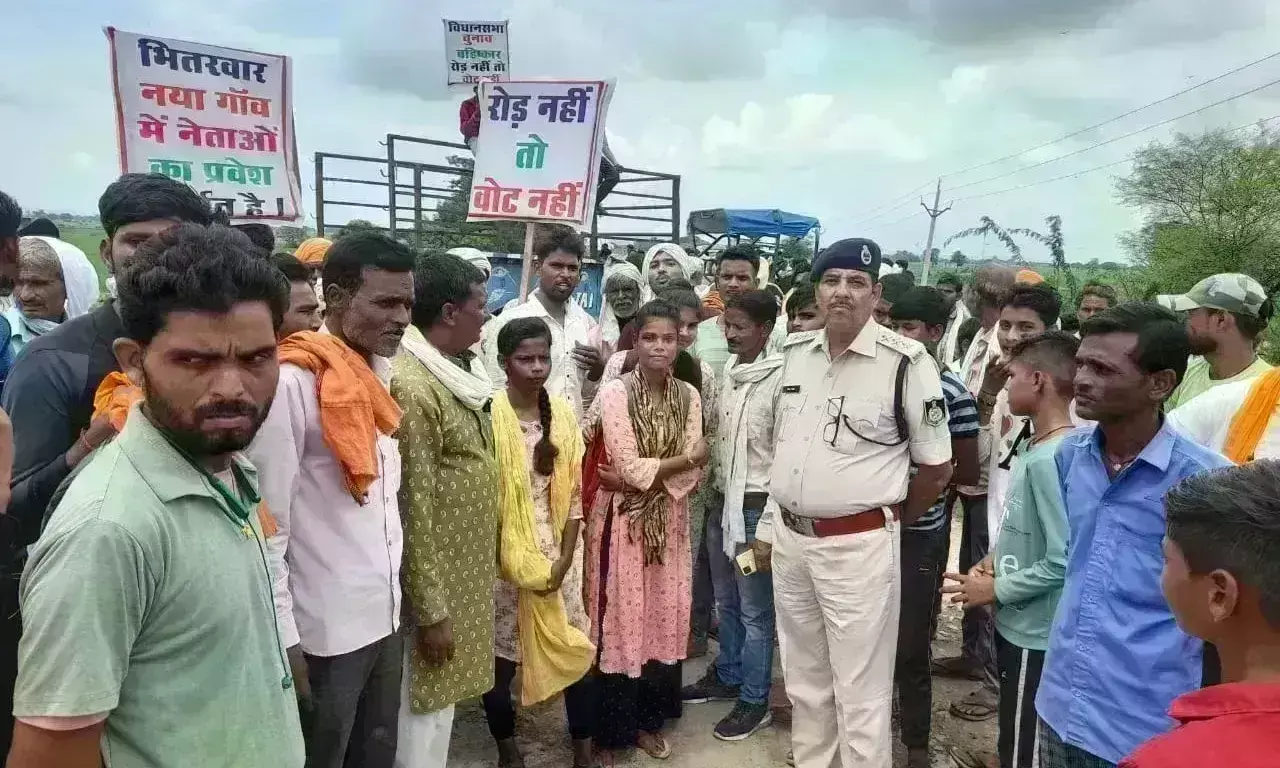 मध्य प्रदेश भितरवार में बदहाल सड़कों से परेशान ग्रामीणों का एलान, विधानसभा चुनाव में नहीं करेंगे वोट