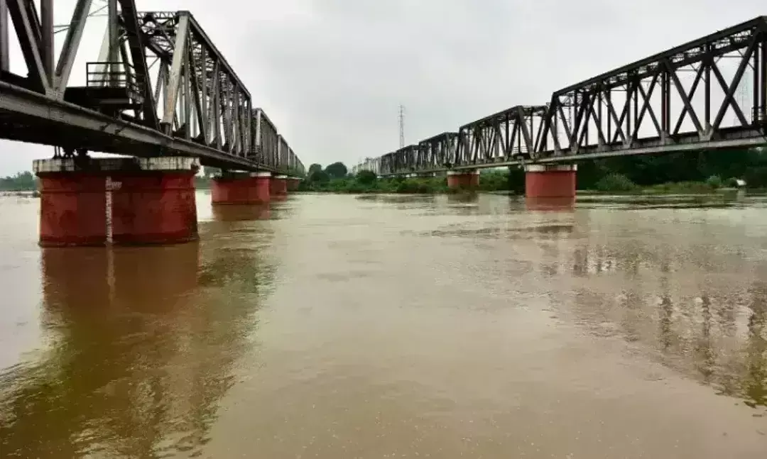 मुरादाबाद में फिर बढ़ा रामगंगा का जलस्तर, बढ़ा बाढ़ का खतरा