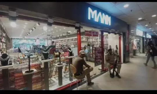 डीडी मॉल में मन शोरूम पर जीएसटी राज्य कर के एंटी इवेजन ब्यूरो का छापा डीडी मॉल में मन शोरूम पर जीएसटी राज्य कर के एंटी इवेजन ब्यूरो का छापा