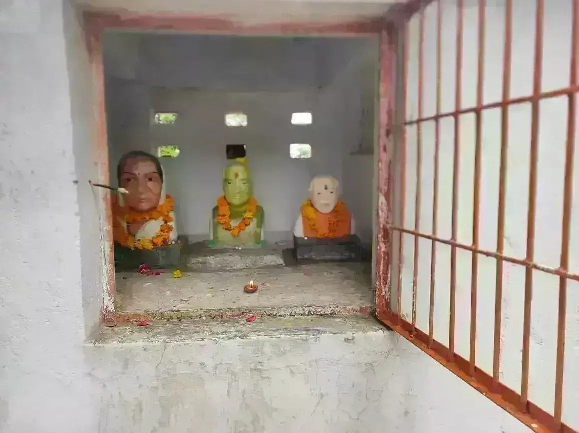 ग्वालियर में बना प्रधानमंत्री नरेंद्र मोदी का मंदिर, भक्तों ने उतारी आरती