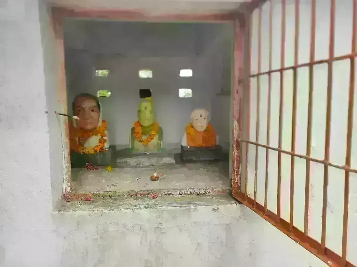 ग्वालियर में बना प्रधानमंत्री नरेंद्र मोदी का मंदिर, भक्तों ने उतारी आरती