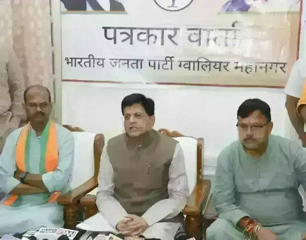 केंद्रीय मंत्री पीयूष गोयल ने राहुल गाँधी पर साधा निशाना, बोले - चुनाव चल रहे हैं लेकिन युवराज विदेश में बैठे हैं