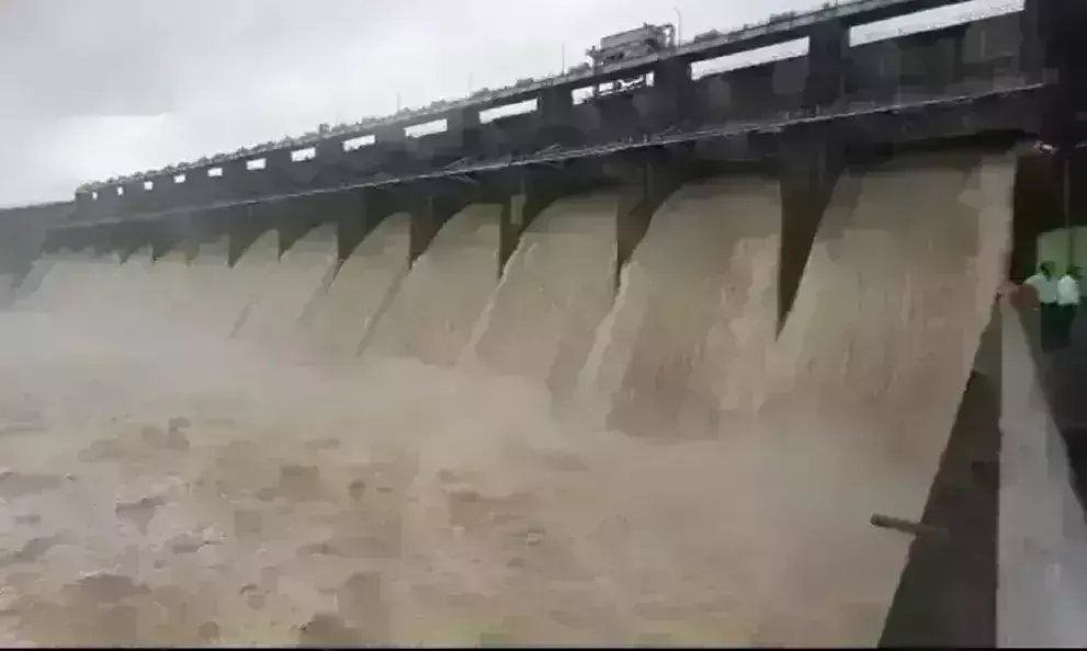 मप्र के कई जिलों में तेज बारिश जारी, जबलपुर में बरगी और नर्मदापुरम में तवा डैम के 13 गेट खोले