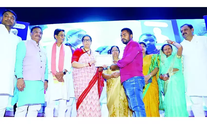 गठबंधन भाजपा का लोहा आजमा चुका है: स्मृति ईरानी गठबंधन भाजपा का लोहा आजमा चुका है: स्मृति ईरानी