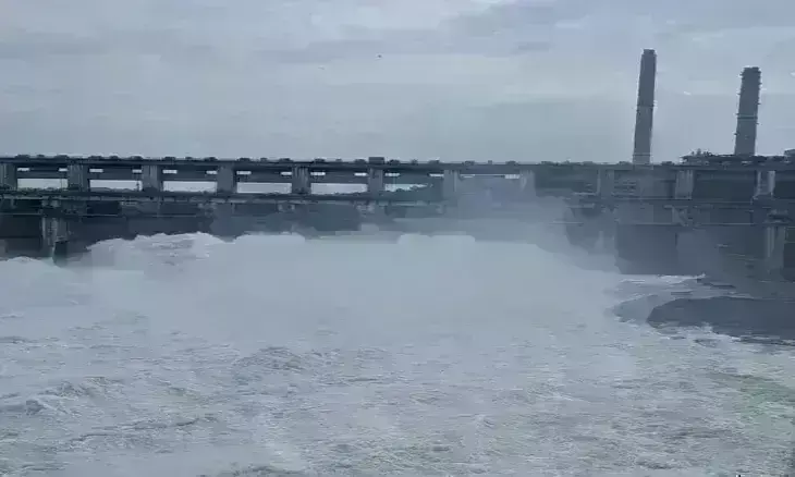 राजस्थान में बारिश से चंबल उफान पर, कोटा बैराज के तेरह गेट खुले राजस्थान में बारिश से चंबल उफान पर, कोटा बैराज के तेरह गेट खुले