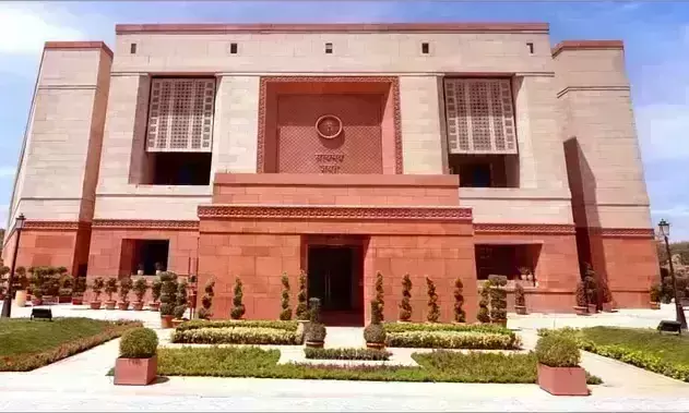 संसद में आज पेश हुआ महिला आरक्षण विधेयक, कांग्रेस ने की श्रेय लेने की कोशिश