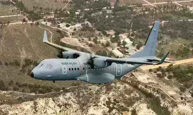 भारत को मिला पहला C-295 ट्रांसपोर्ट प्लेन, 6854KM की दूरी तय कर पहुंचा वडोदरा एयर बेस भारत को मिला पहला C-295 ट्रांसपोर्ट प्लेन, 6854KM की दूरी तय कर पहुंचा वडोदरा एयर बेस