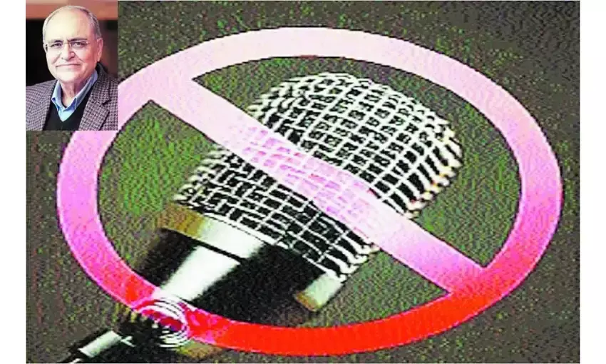 14 न्यूज एंकरों का अपराध क्या?