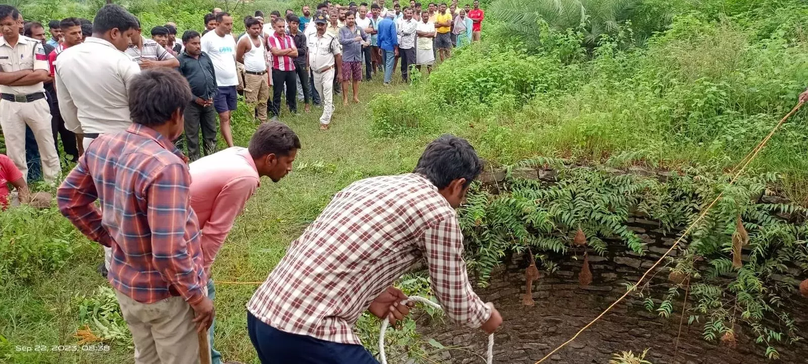 सतना में कुल्हाड़ी मार कर राजमिस्त्री की हत्या, पैर में पत्थर बांध कुएं में फेंका शव, नरबलि की आशंका..!