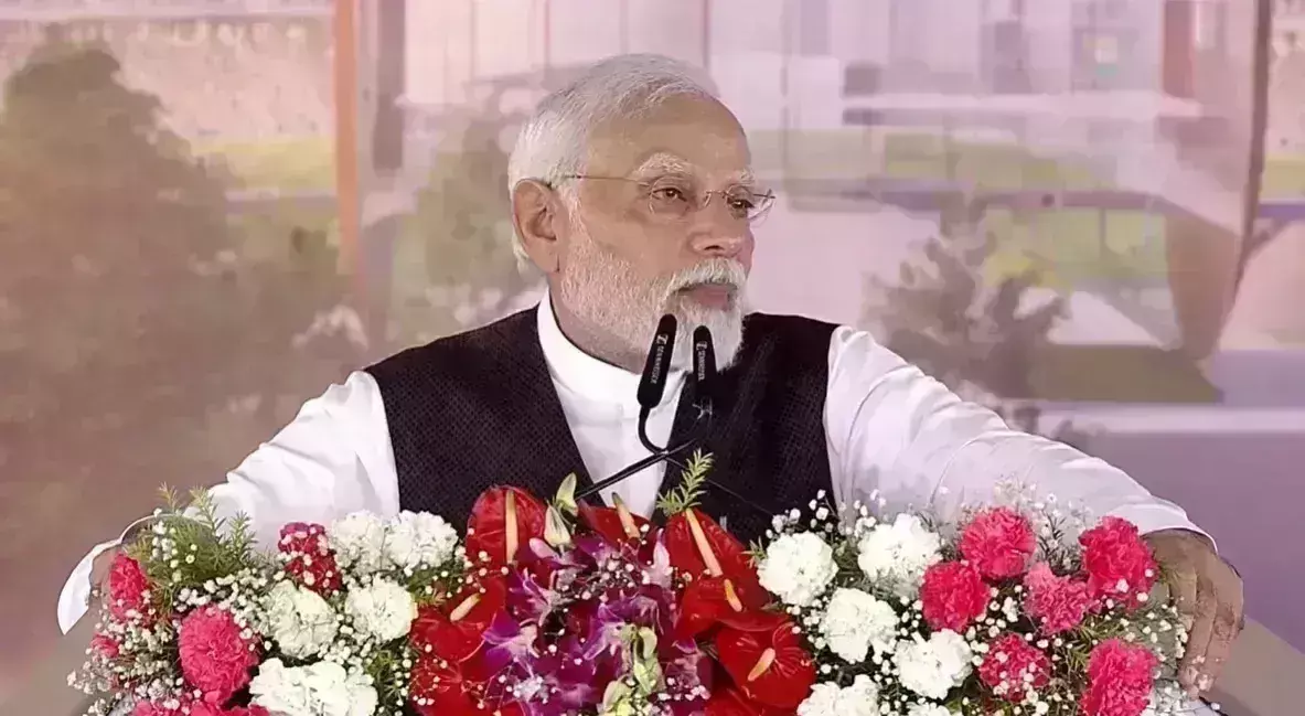 प्रधानमंत्री मोदी ने वाराणसी में रखी स्टेडियम की आधारशिला, कहा - क्रिकेट के जरिए दुनिया भारत से जुड़ रही