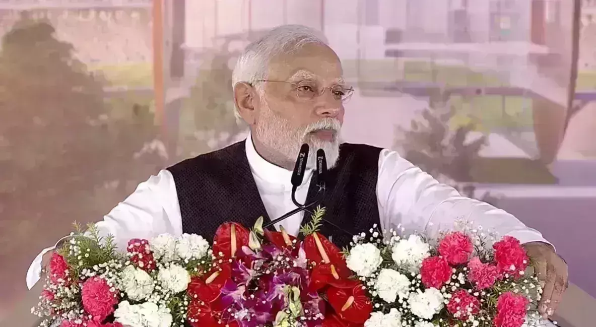 प्रधानमंत्री मोदी ने वाराणसी में रखी स्टेडियम की आधारशिला, कहा - क्रिकेट के जरिए दुनिया भारत से जुड़ रही