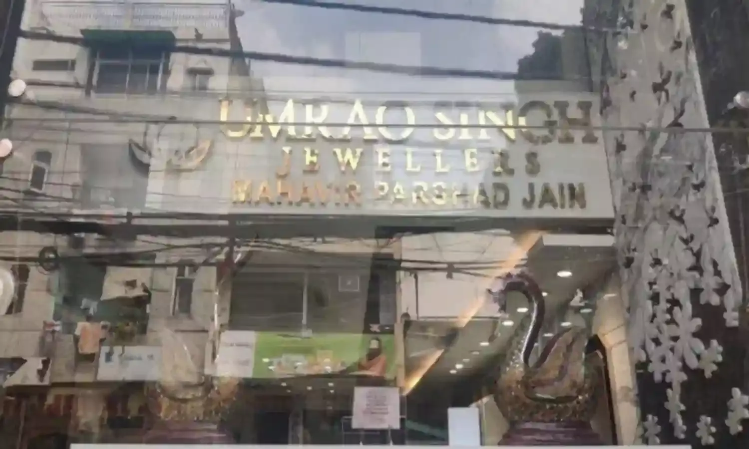 दिल्ली के ज्वेलर्स शोरूम से 25 करोड़ के गहने चोरी, पुलिस जांच में जुटी