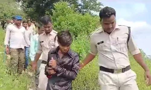 अलोपी माता के दरबार में युवक ने काटा खुद का गला, इंफेक्शन के बाद अस्पताल में भर्ती