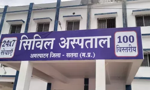 सिविल अस्पताल अमरपाटन में निर्माणाधीन भवन से महिला के ऊपर गिरी ईट फटा सिर