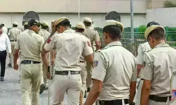 न्यूजक्लिक वेबसाइट से जुड़े पत्रकारों के घर पुलिस ने मारा छापा, UAPA और विदेशी फंडिंग केस में कार्रवाई