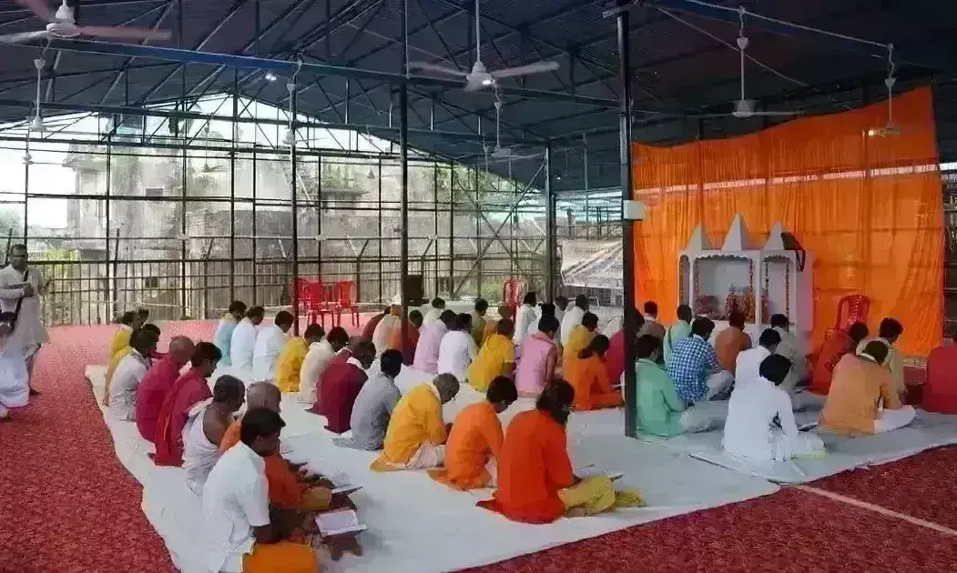 अयोध्या में राम मंदिर आंदोलन के शहीदों की आत्मा की शांति के लिए अनुष्ठान शुरू, सरयू तट पर होगा श्राद्ध अयोध्या में राम मंदिर आंदोलन के शहीदों की आत्मा की शांति के लिए अनुष्ठान शुरू, सरयू तट पर होगा श्राद्ध