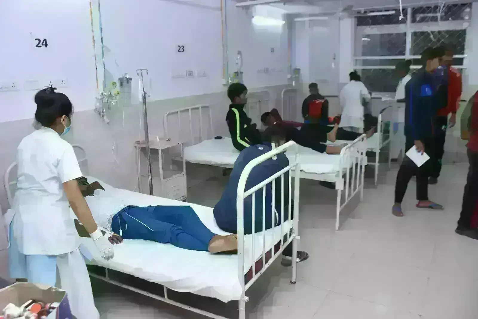 Gwalior : विषाक्त भोजन से LNIPE के 200 से अधिक बच्चे बीमार, जयारोग्य अस्पताल में कराया भर्ती