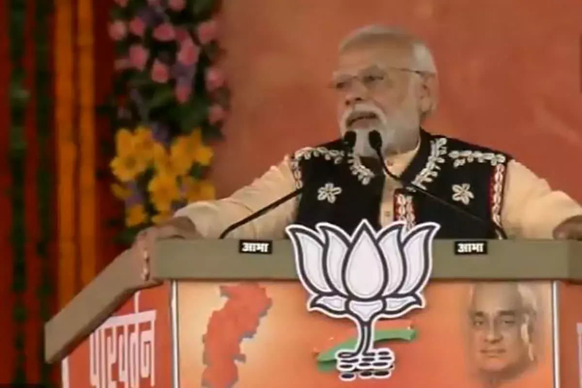 प्रधानमंत्री मोदी जगदलपुर पहुंचे, कांग्रेस पर बोला हमला, कहा - छत्तीसगढ़ 5 साल में अपराध का गढ़ बना
