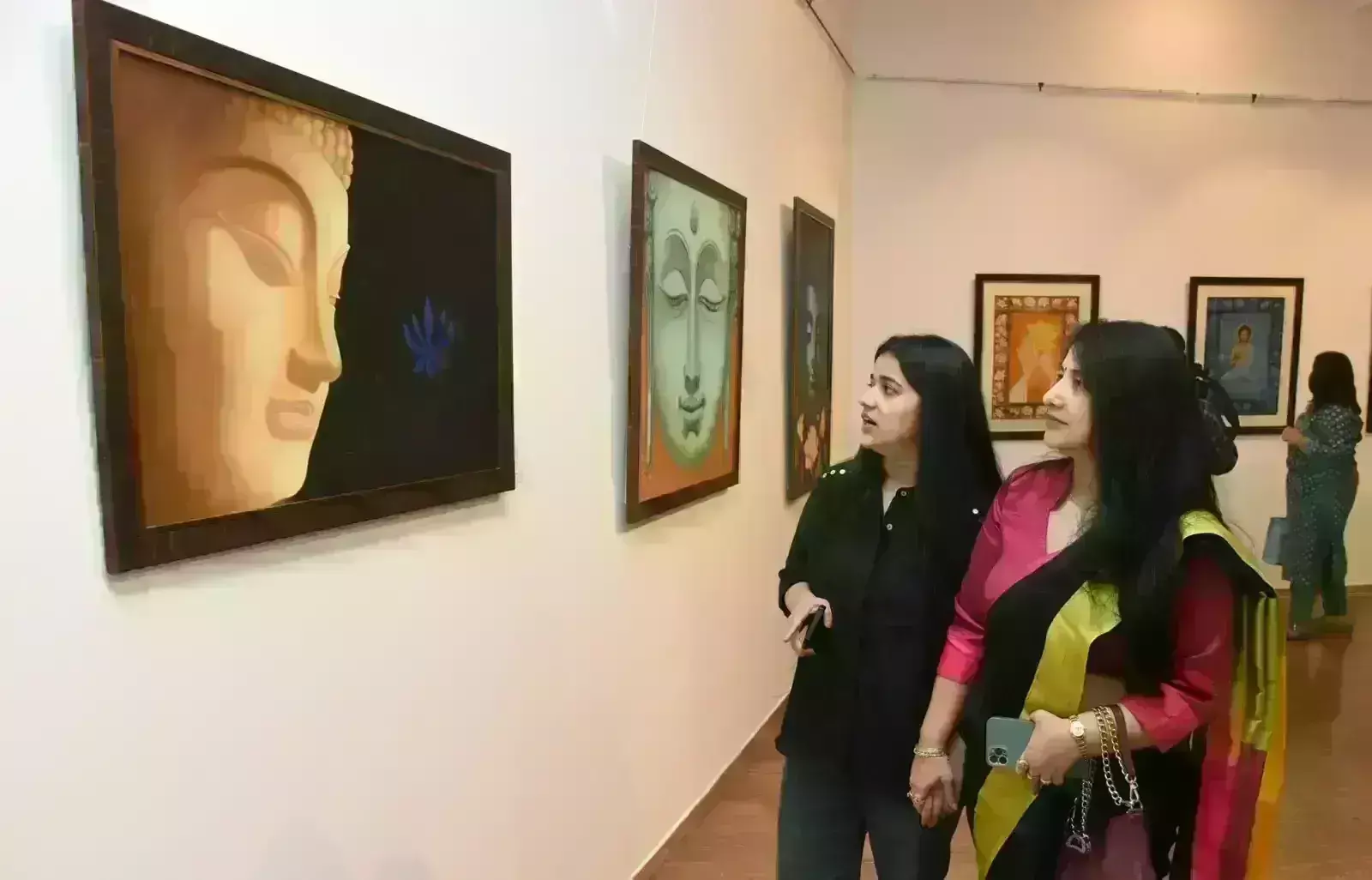 हार्मनी ऑफ पंचतत्व रंगों के माध्यम से कैनवास पर पंचतत्व के सामंजस्य का दिखा स्वरुप