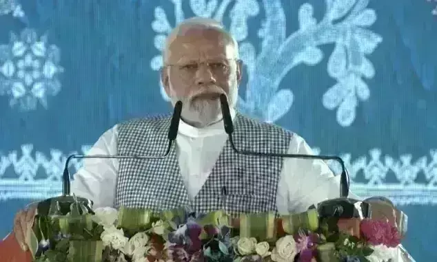 जबलपुर में गरजे प्रधानमंत्री मोदी, कहा - ना तो कांग्रेस को देश का खजाना लूटने देंगे और न ही नेताओं की अपनी तिजोरियां भरने देंगे
