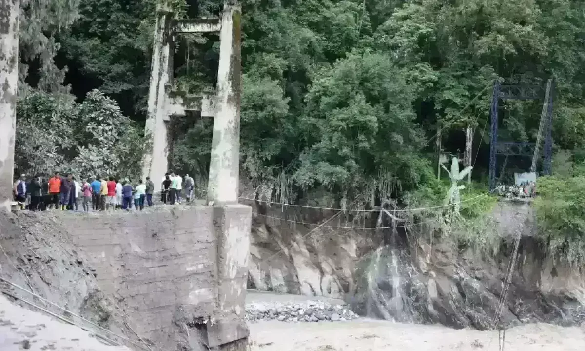 सिक्किम में बादल फटने से तीस्ता नदी में बढ़ा जलस्तर, बाढ़ के प्रकोप से 30 की मौत