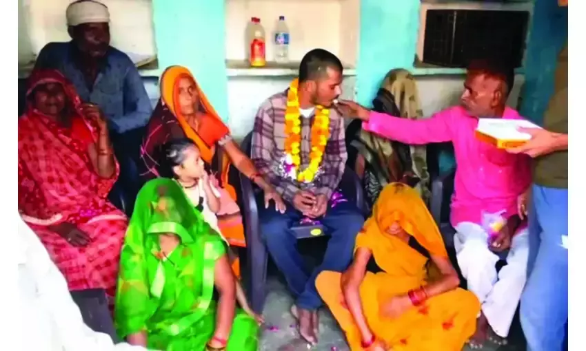 सात साल से लापता बेटा सोशल मीडिया के माध्यम से मिला