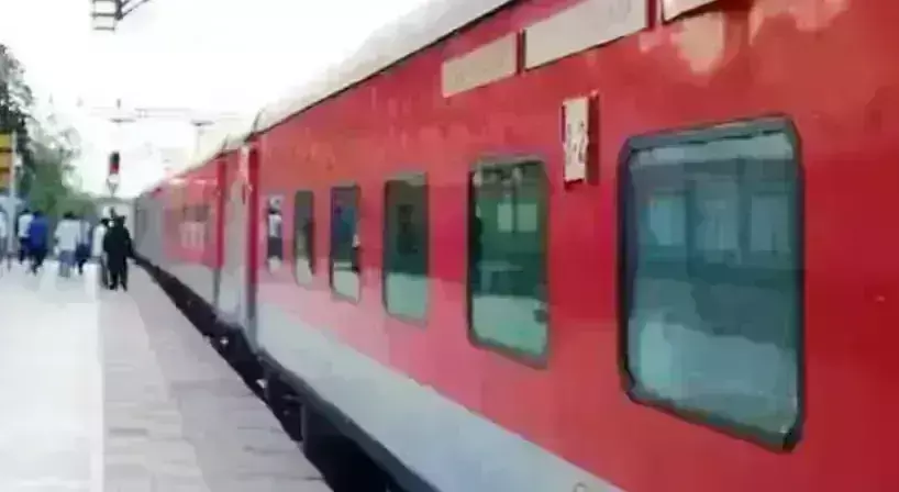 रेल किराए में रियायत पर तीन साल से ताला, वरिष्ठ नागरिकों को इंतजार,साल 2020 में रेलवे ने लगाई थी रोक