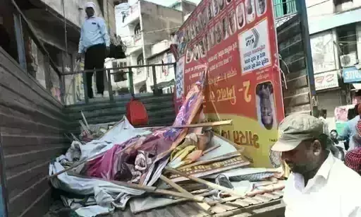 मप्र में दिखा आचार संहिता का असर, मुख्यमंत्री शिवराज सिंह के कार्यक्रम रद्द, पोस्टर-बैनर हटना शुरू मप्र में दिखा आचार संहिता का असर, मुख्यमंत्री शिवराज सिंह के कार्यक्रम रद्द, पोस्टर-बैनर हटना शुरू