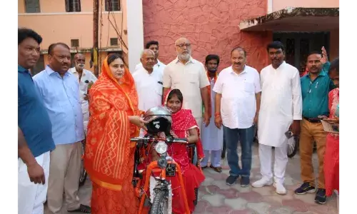 महापौर ने 119 दिव्यांगों को वितरित कीं ई-ट्राइसाइकिल