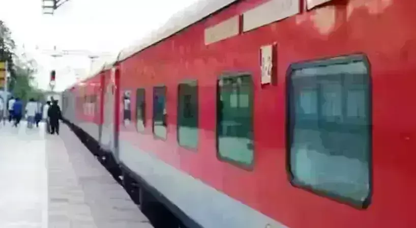 रेल किराए में रियायत पर तीन साल से ताला, वरिष्ठ नागरिकों को इंतजार,साल 2020 में रेलवे ने लगाई थी रोक