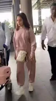 इजराइल - हमास जंग के बीच भारत पहुंचीं अभिनेत्री नुसरत