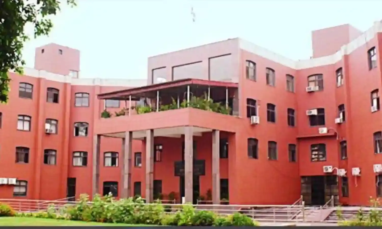 निगम के डिपो से चोरी का वीडियों वायरल, छह कर्मचारियों की सेवा समाप्त