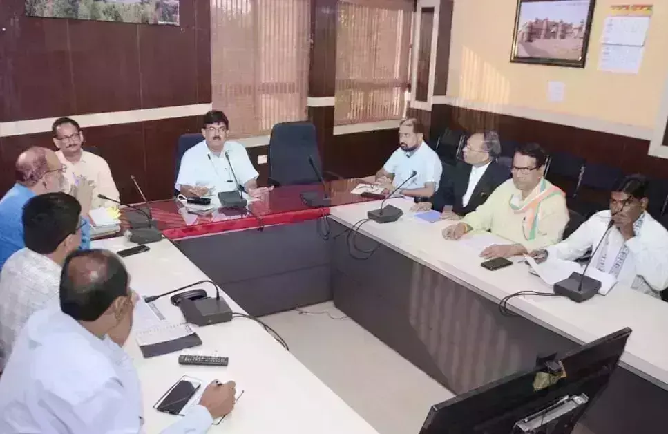 राजनैतिक दलों के प्रतिनिधियों को समझाई आचार संहिता