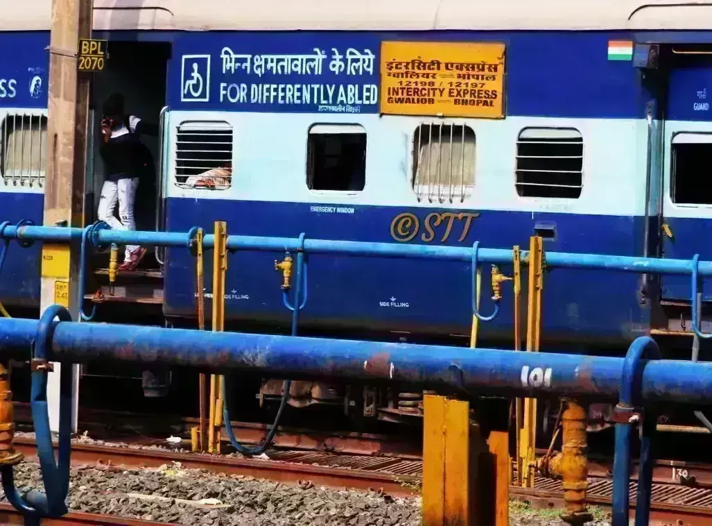 अब भोपाल इंटरसिटी भी मोहना में रूकेगी