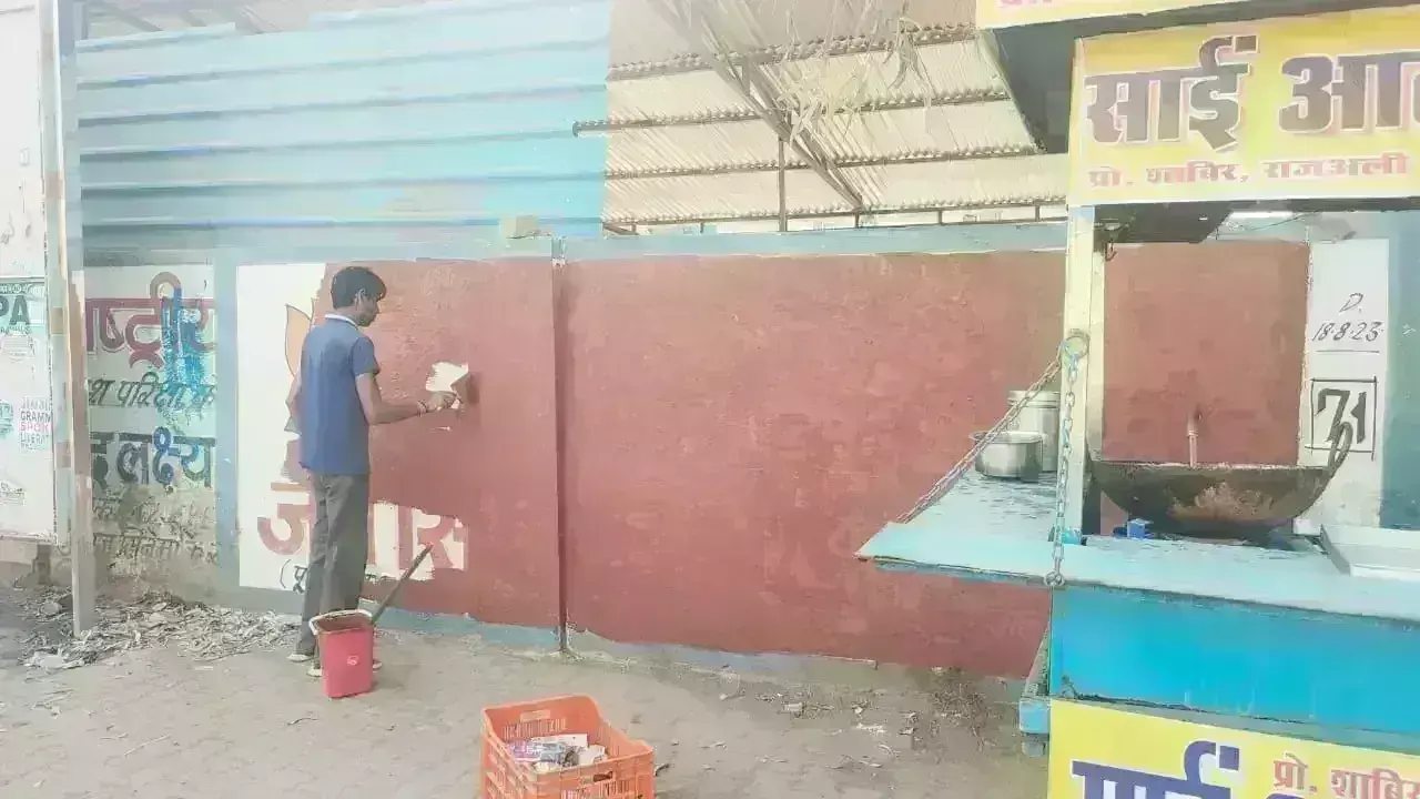 मप्र चुनाव विशेष : सम्पत्ति विरूपण की कार्रवाई कर ग्वालियर में हटाए बैनर-पोस्टर- वॉल पेंटिंग