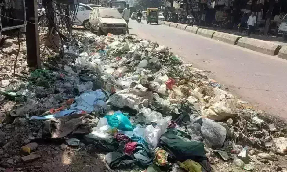 Gwalior : टीम ने पूछा क्या रोज ऐेसी ही सफाई होती है, लेकिन जगह- जगह लगे हैं गन्दगी के ढेर