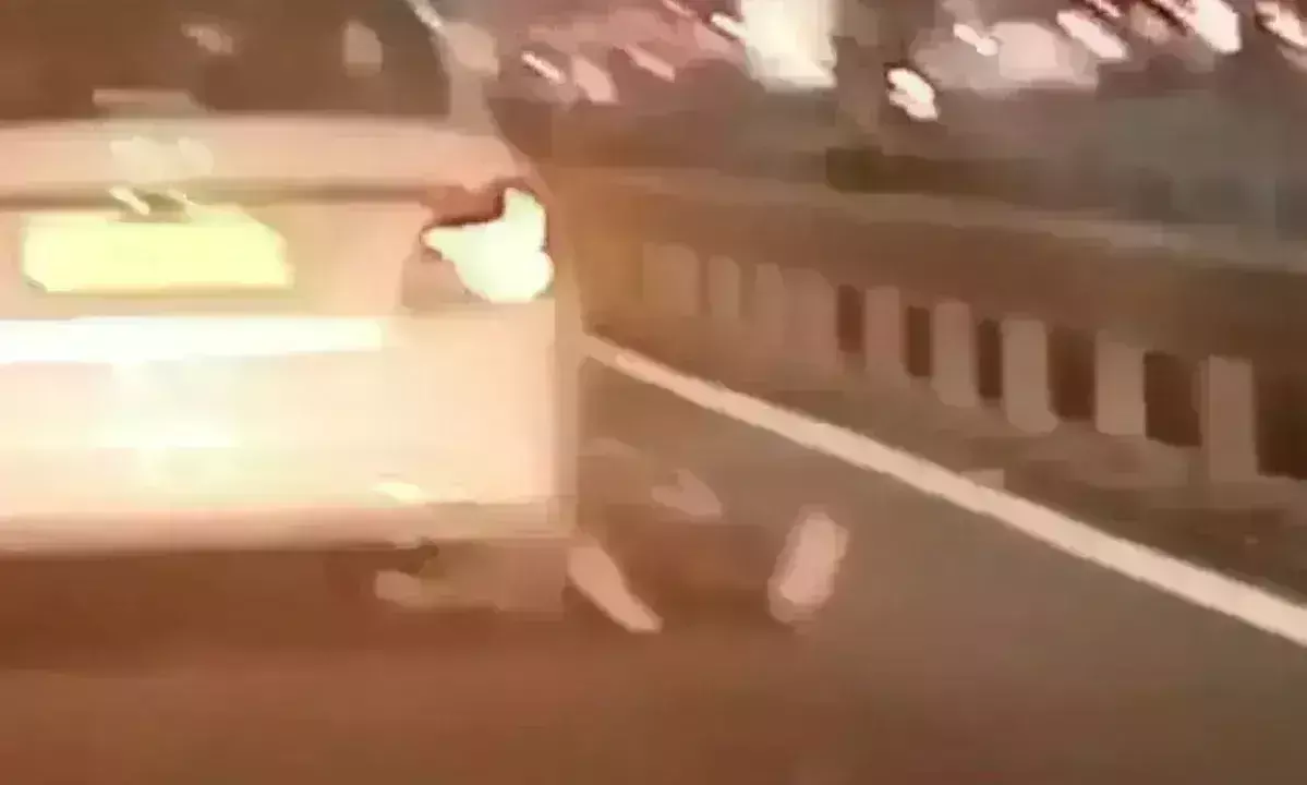 दिल्ली में कंझावला जैसी घटना, टैक्सी ड्राइवर को कार से काफी दूर तक घसीटा दिल्ली में कंझावला जैसी घटना, टैक्सी ड्राइवर को कार से काफी दूर तक घसीटा