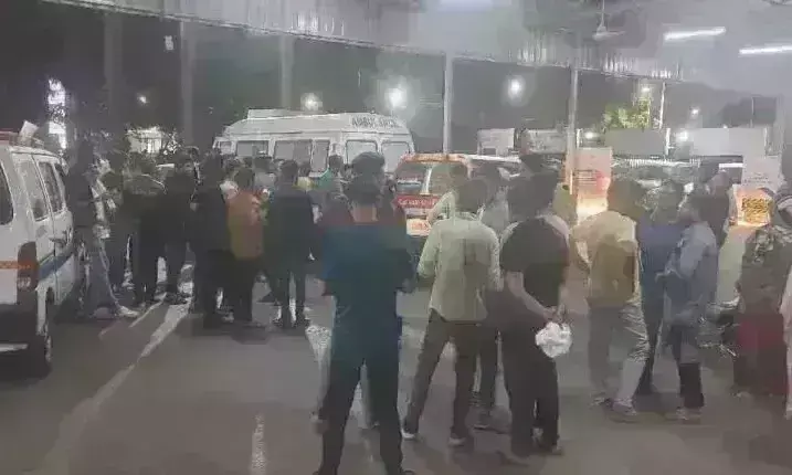 इंदौर के अस्पताल में लगी भीषण आग, धुंआ भरने से मरीजों में मची अफरा तफरी