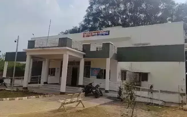 प्रेमी के साथ मिलकर पति की करंट लगाकर हत्या, पत्नी को आपत्तिजनक हालत में देखने पर हुई थी बहस