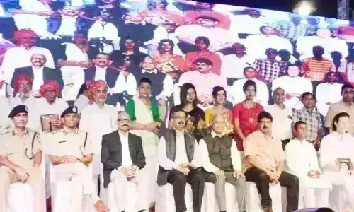 Gwalior : सतरंगी रोशनी में सराबोर महाराज बाड़े पर मतदाता जागरूकता पर हुआ अभिनव आयोजन