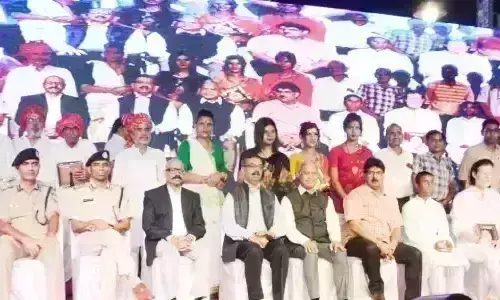 Gwalior : सतरंगी रोशनी में सराबोर महाराज बाड़े पर मतदाता जागरूकता पर हुआ अभिनव आयोजन