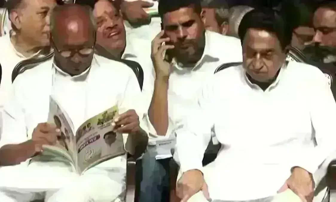 कमलनाथ ने कार्यकर्ताओं से कहा - जाकर दिग्विजय सिंह और जयवर्धन के कपड़े फाड़ो कमलनाथ ने कार्यकर्ताओं से कहा - जाकर दिग्विजय सिंह और जयवर्धन के कपड़े फाड़ो